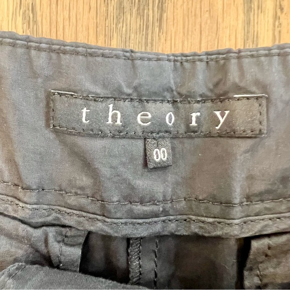 Thoery Women’s Black Cuffed Pleated Shorty Shorts Size 00 - Picture 11 of 12